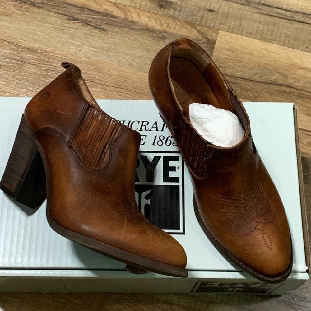 New Frye Ilana Shootie size 8